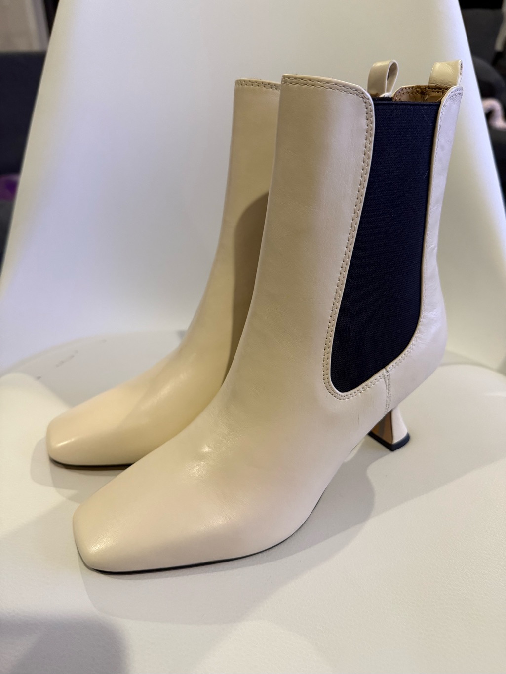 Sam Edelman Lani Cream Chelsea Heeled Boots Nwt